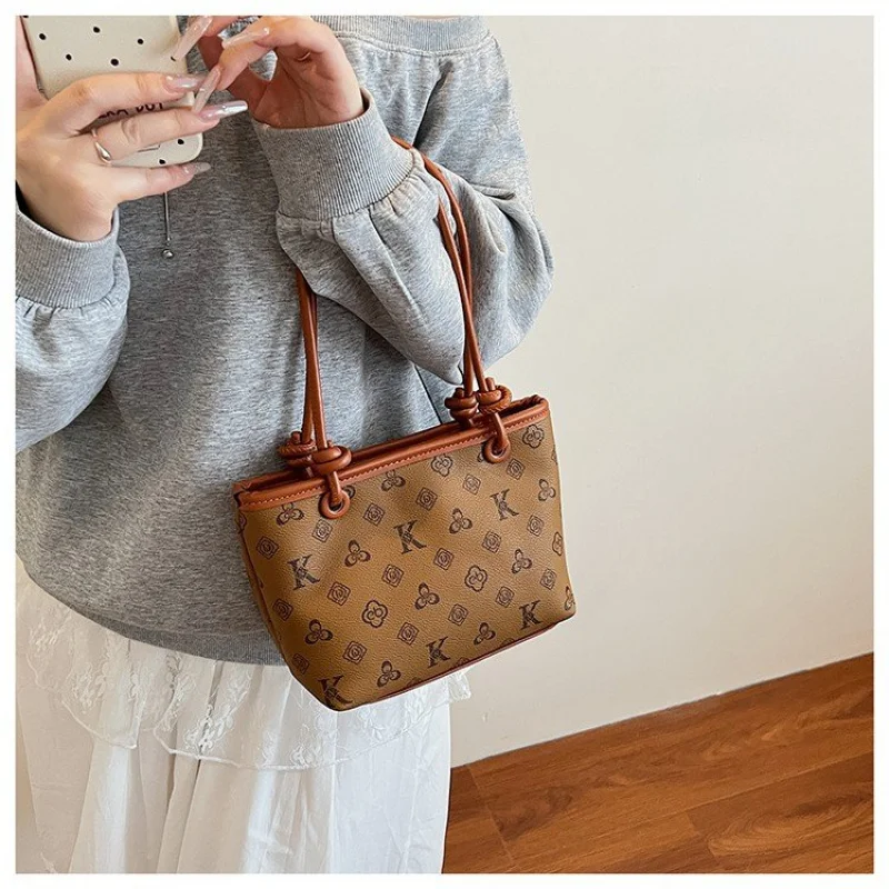 

Casual Leisure Business Women's Crossbody Handbag Minimalist Unique Vintage Fashionable With Large Capacity