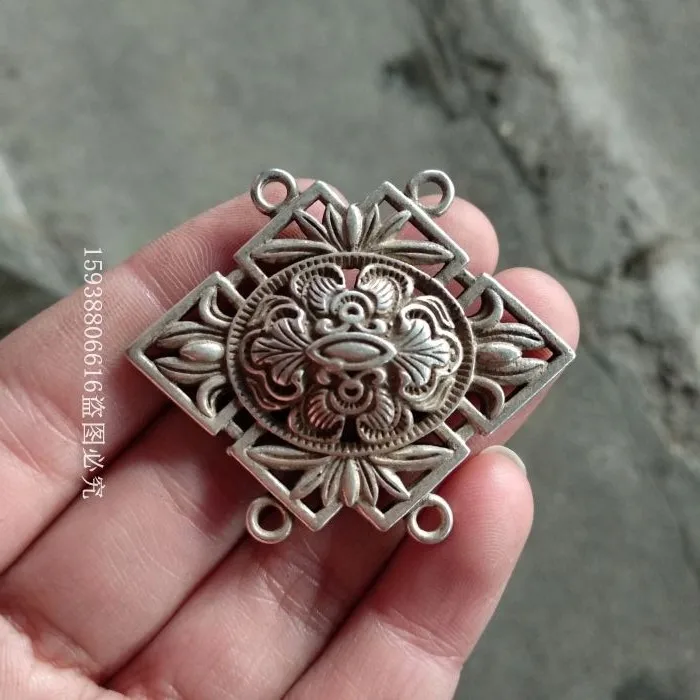 

Antique bronze ware, antique miscellaneous collection, Miao silver collection, silver openwork flowers, clothing, old goods, old