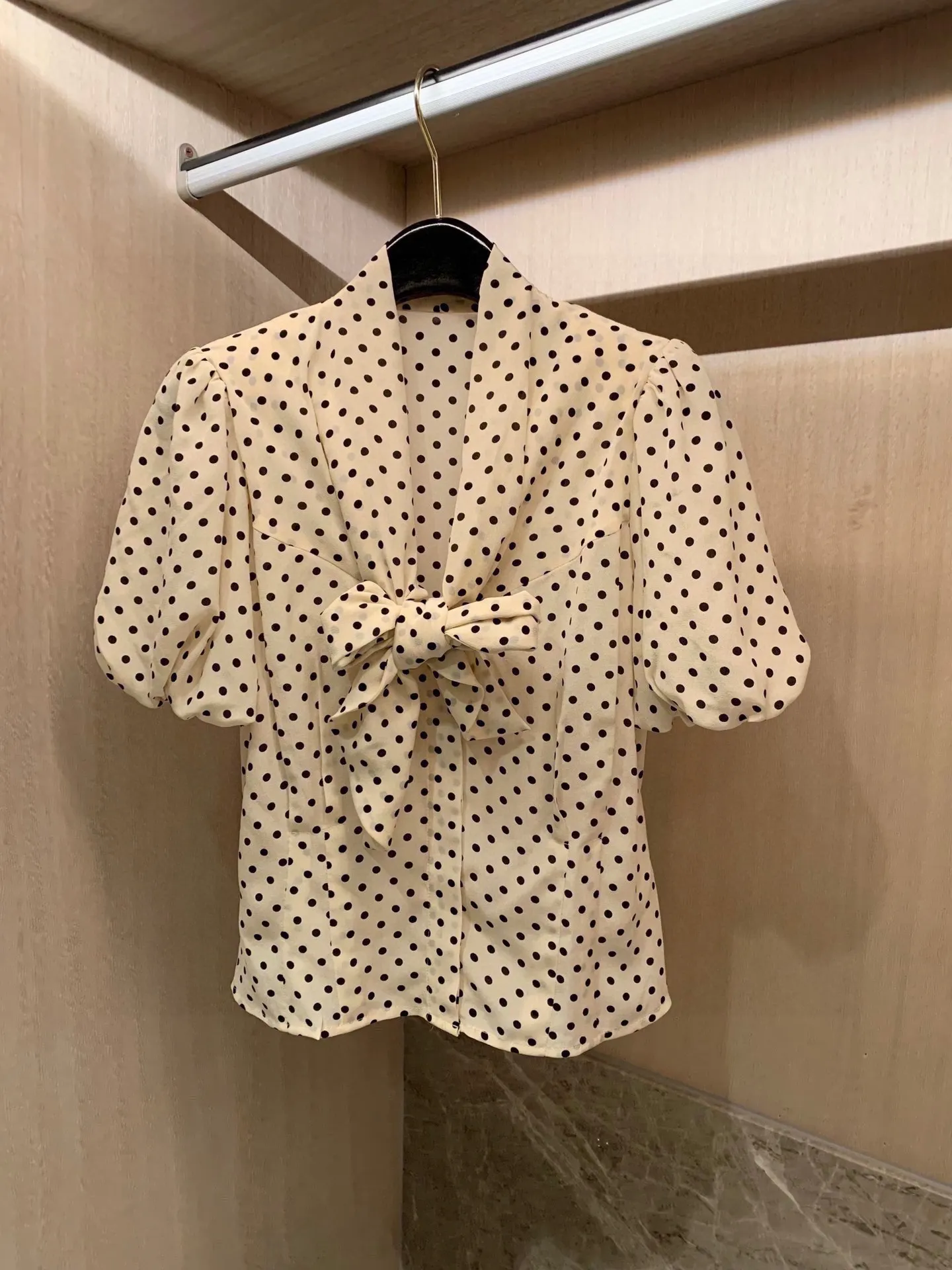 

2024 Spring/Summer New Women's Wear White Elegant Sweet Polka Dot Silk Short Sleeve Shirt 0409