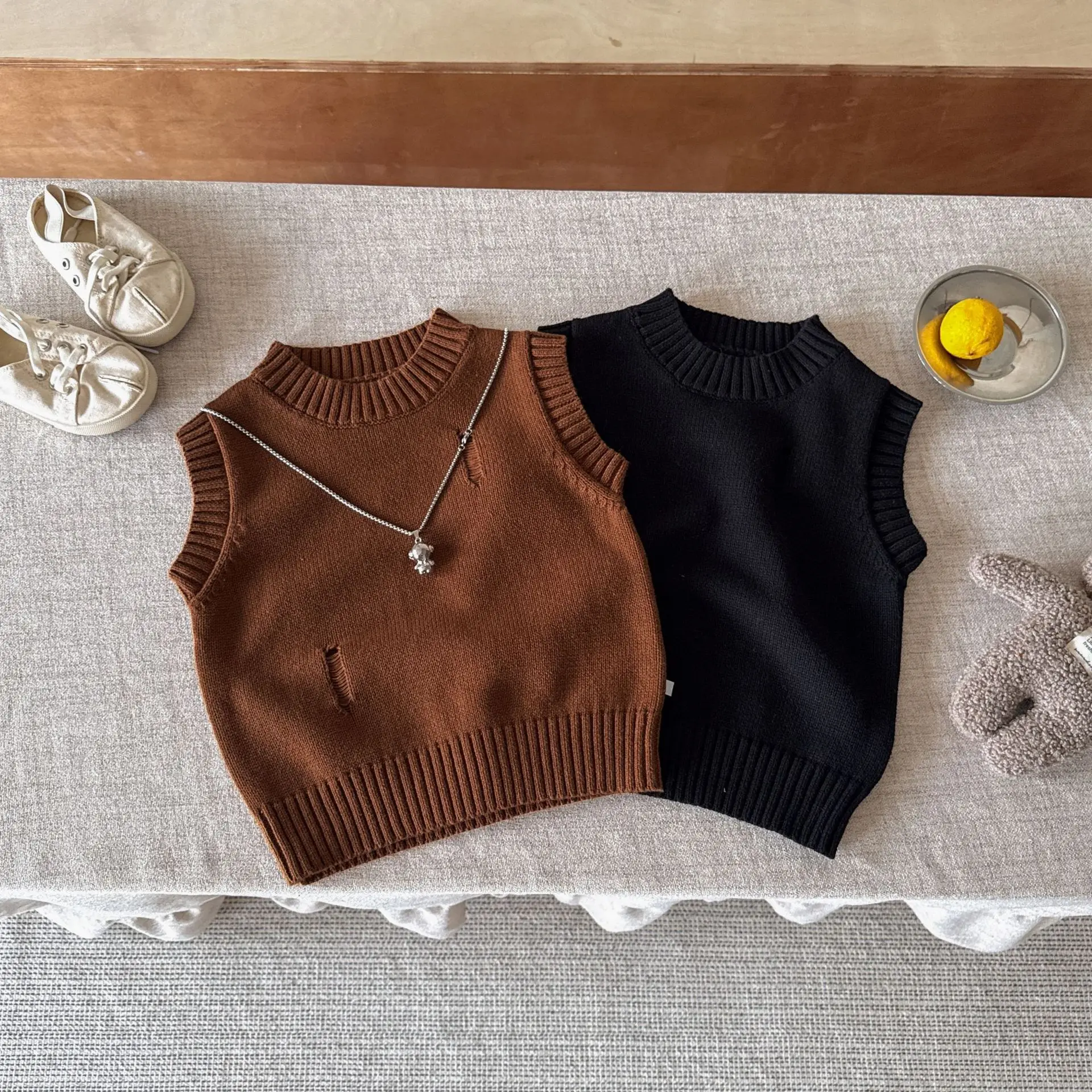 

Новая осенне-зимняя одежда для малышей 3-6 лет, модный детский вязаный хлопковый жилет в стиле ретро с круглым вырезом