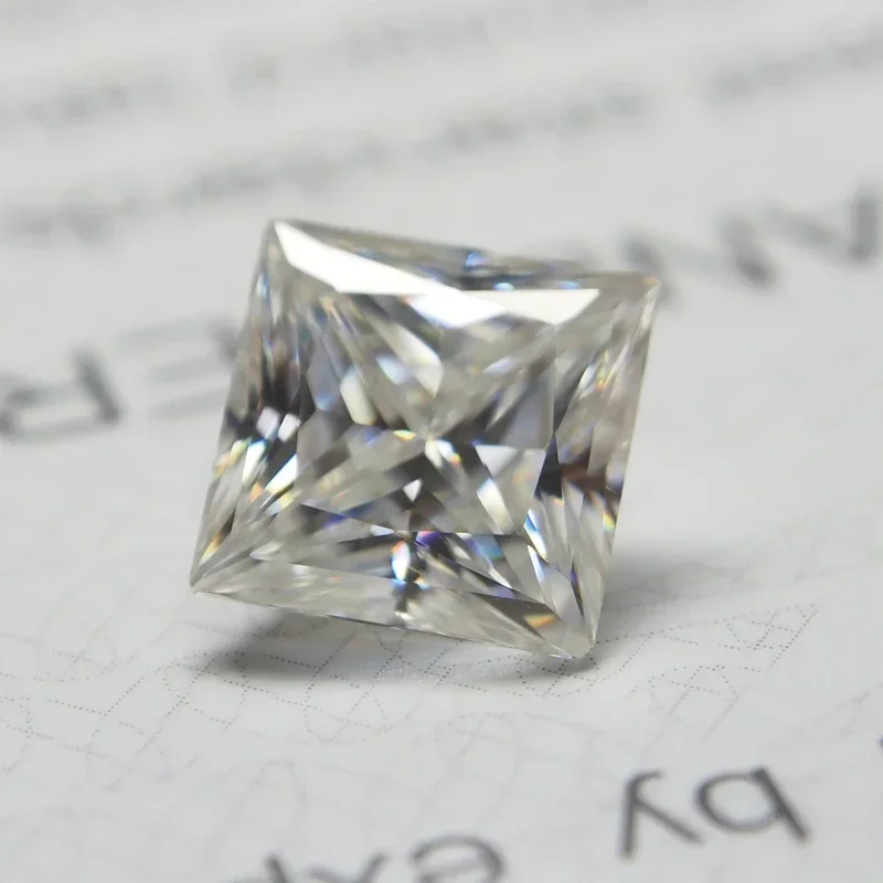 D Color Super White Moissanite Diamond Round / Oval / Pear / Radiant / Emerald / Heart / Princess / Cushion / Asscher / Triangle
