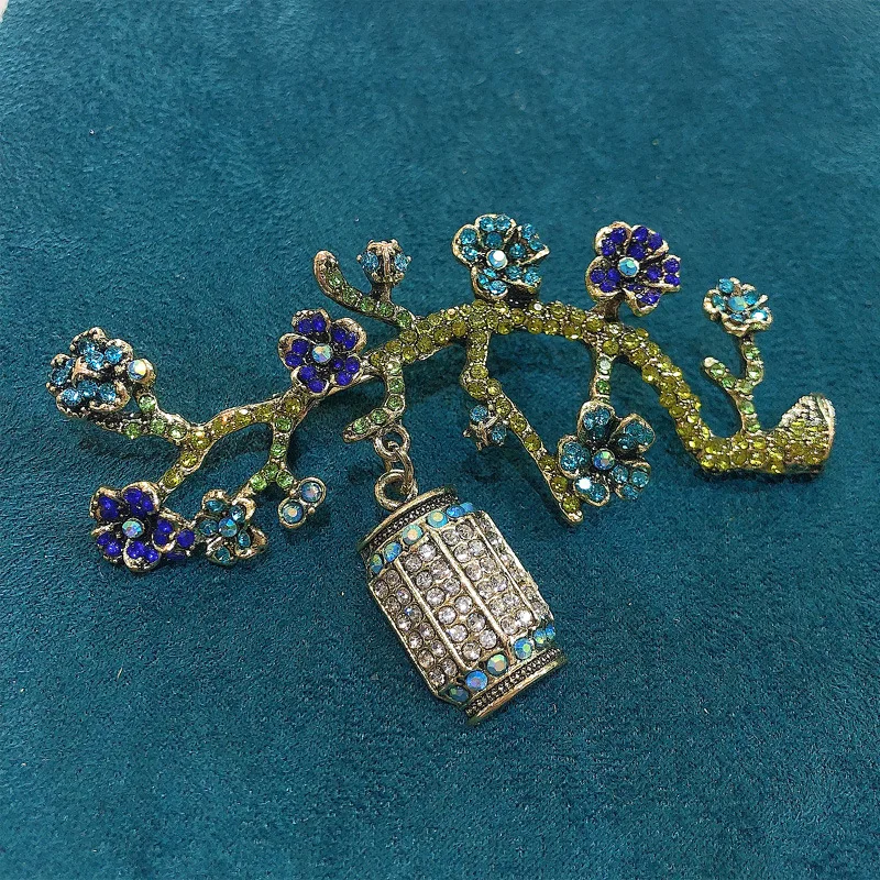 

New Plum Brooch Retro Rhinestone Flower Branch Lantern Fashion Potted Pin Brooch Female Jewelry Gifts Clothing Accessories