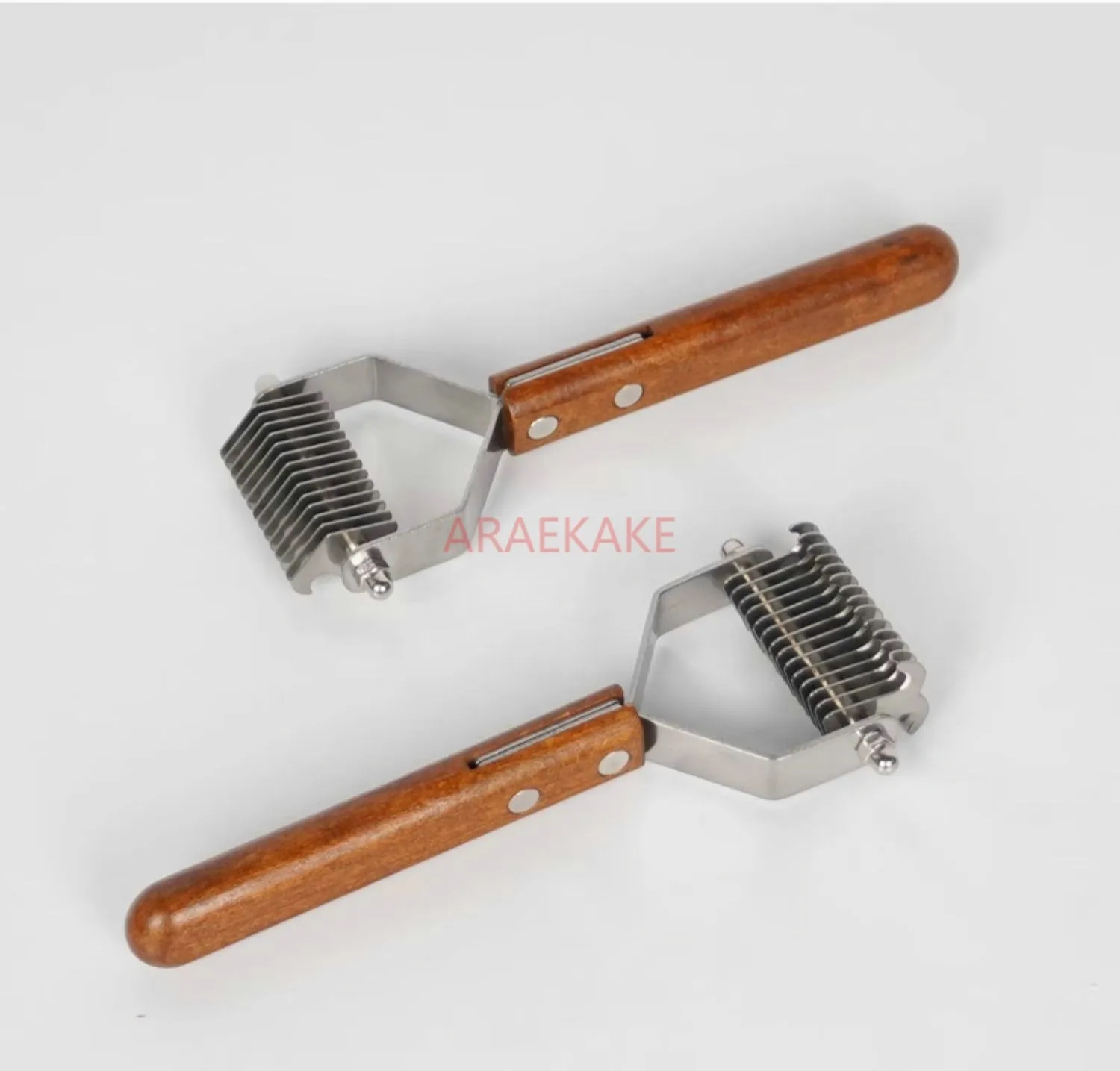 Dogs go to the floating hair comb, pet cats, dog hair brushes, cat hair combs, teddy bears, pulling hair, combing hair, knotting view 6