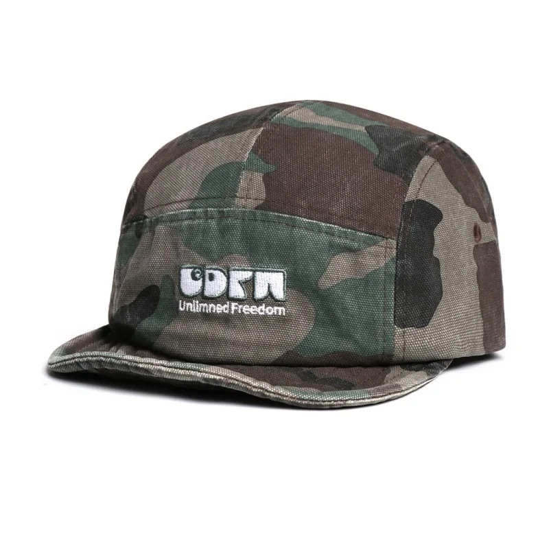 Outdoor-Baseballkappe im amerikanischen Stil mit weichem Schirm, Buchstaben- und Tarnmuster-Stickerei, modische und vielseitige Dad-Hat mit kurzem Schirm