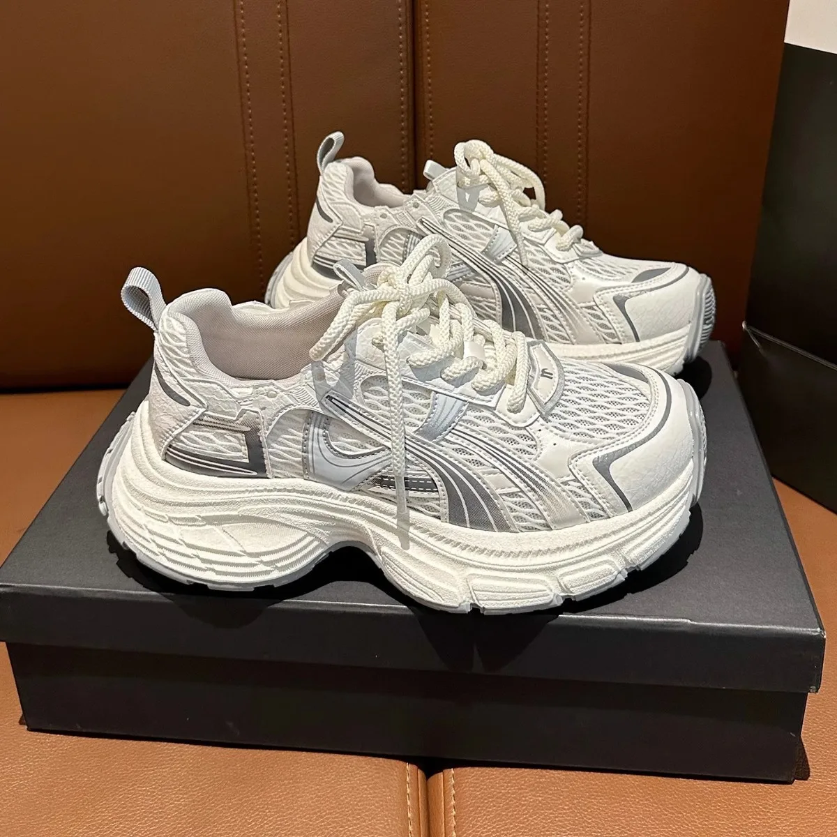 

New Autumn Women's Height-enhancing Shoes Breathable Mesh Casual Shoes Outdoor Light Sports Jogging and Odor-proof Foot Shoes