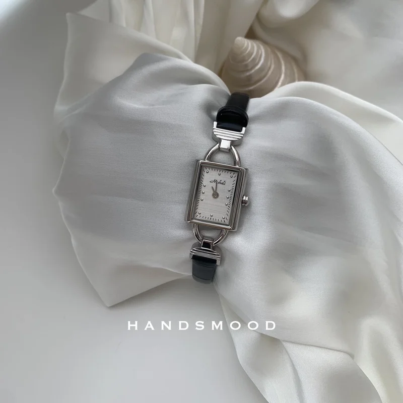 

Новые женские часы, кожаный тонкий ремешок, квадратный маленький циферблат, элитные темпераментные женские часы, универсальные часы, роскошные женские часы