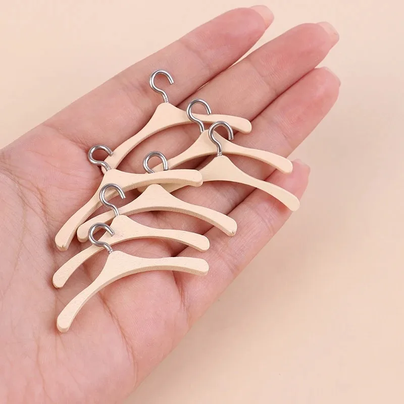 5Pcs 1:12 Scale Dollhouse Miniature Coat Hangers, Simulated Clothes Hanger Decoration, Doll House Scene Accessory Ornaments