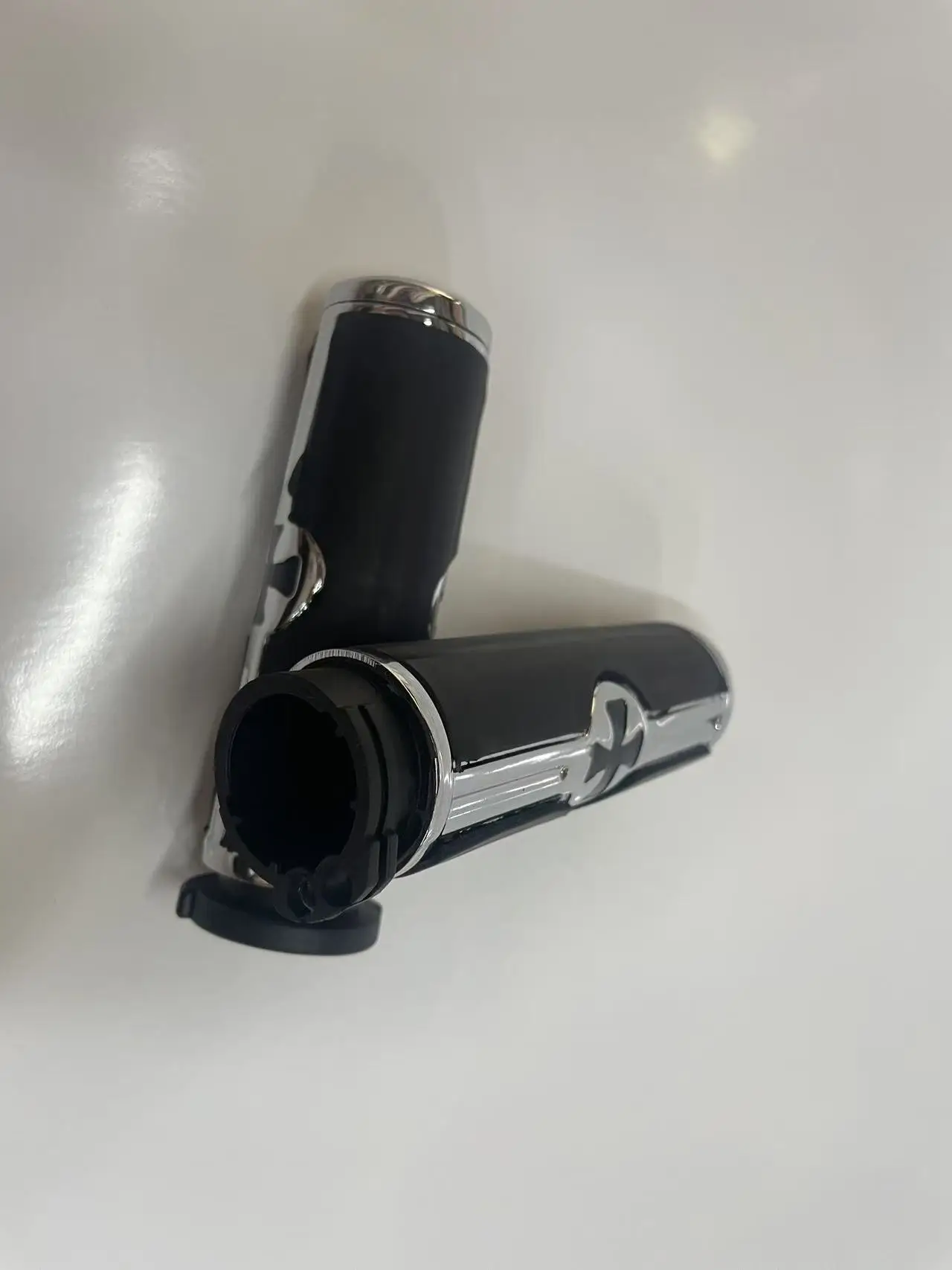 

Motorcycle Parts Skull 1" Mechanical Hand Grips for Harley Davidson 1996-Later VRSC XL XR Dyna Softail YAMAHA Chrome/Black