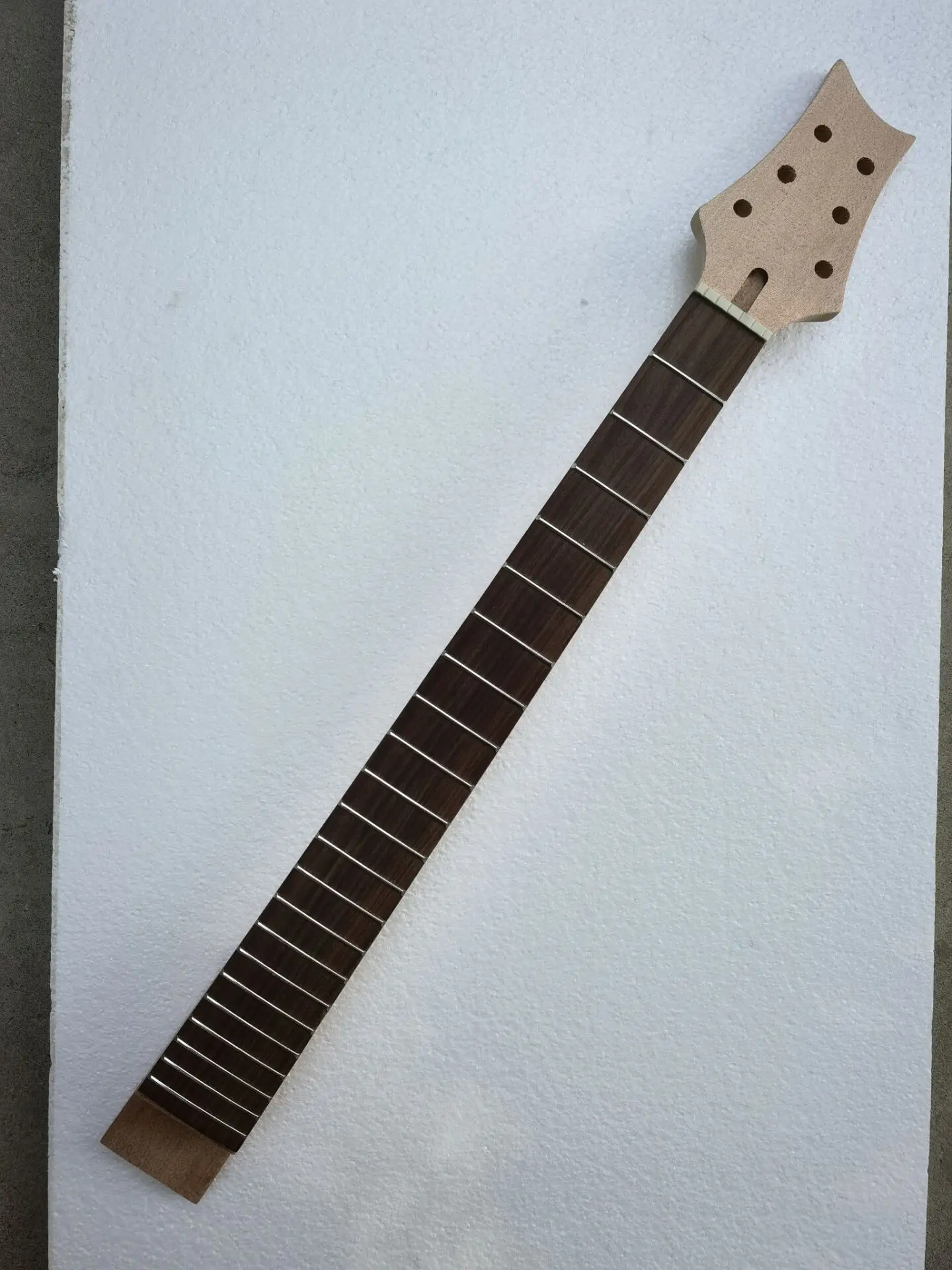 New 1pcs electric guitar neck rosewood Fretboard  Defective product  Special Offer  cheap 22 fret 24.75\'\' Yinfente