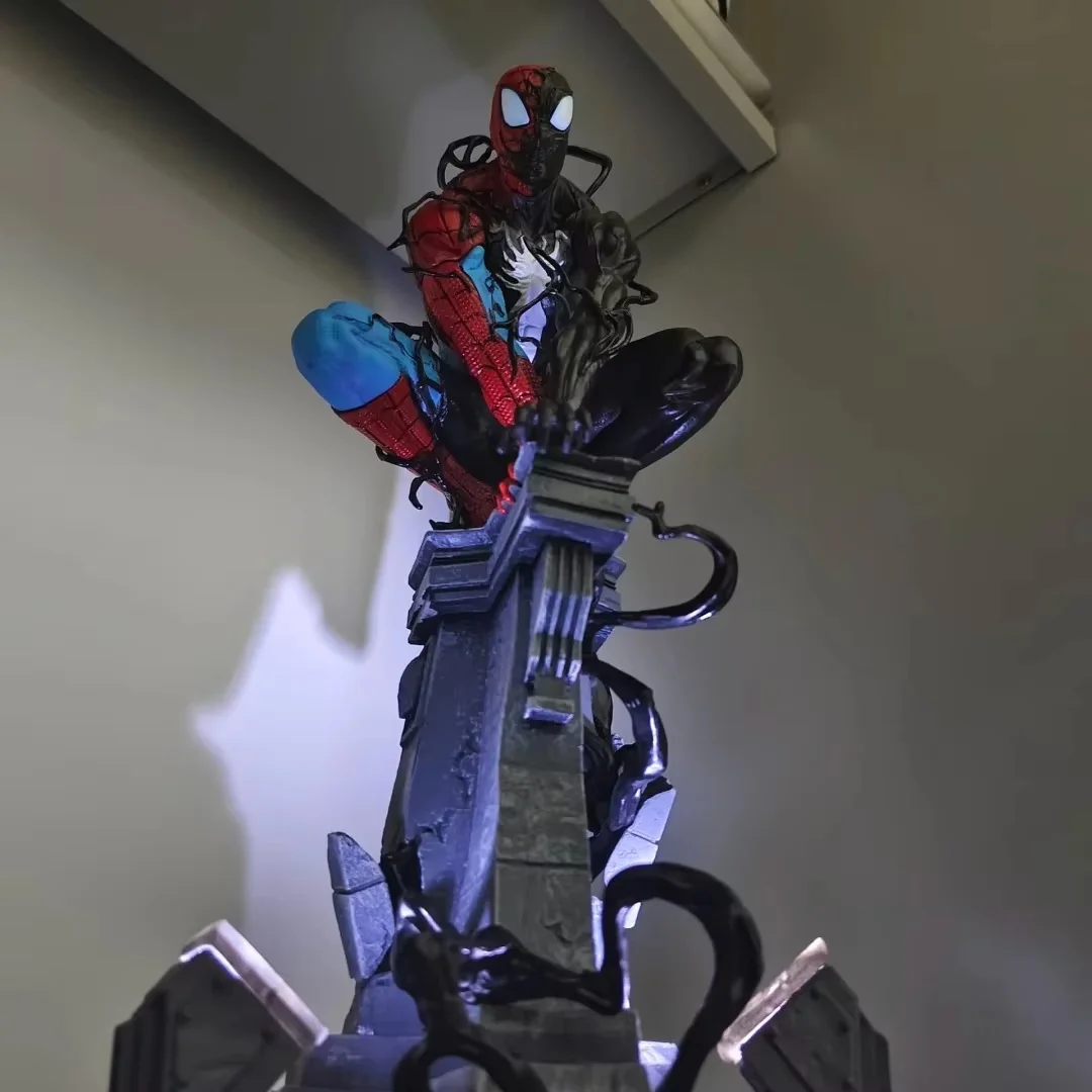 Marvel Comics Venom Symbiosis Series Kit de garage enfichable Modèle lumineux Statue Figurine d'action Cadeau de collection pour les fans de Spider-Man