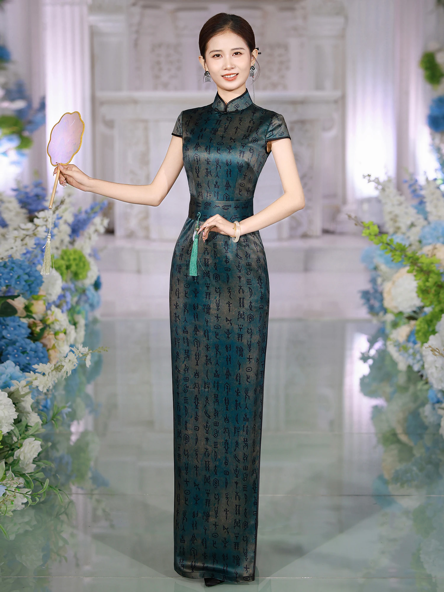 

Stunning Long Gown in Lu een with Oracle Bone Script Vintage Sle Faion ow Piece New Chinese Sle Beau