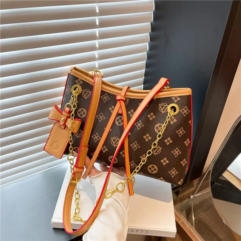 

Luxury High-End Minimalist Unique Leather Crossbody Handbag Women Casual Vintage Fashionable Large Capacity