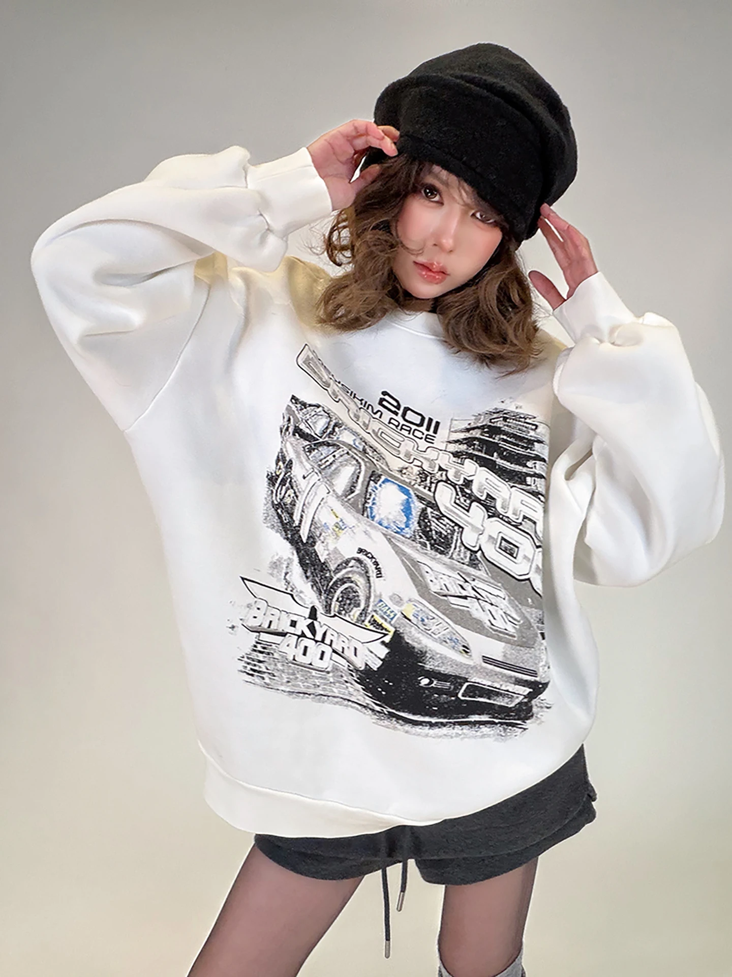 

Модная женская толстовка в уличном стиле с принтом спереди и сзади, оверсайз, с длинными рукавами, из смесового хлопка и полиэстера, с круглым вырезом горловины.