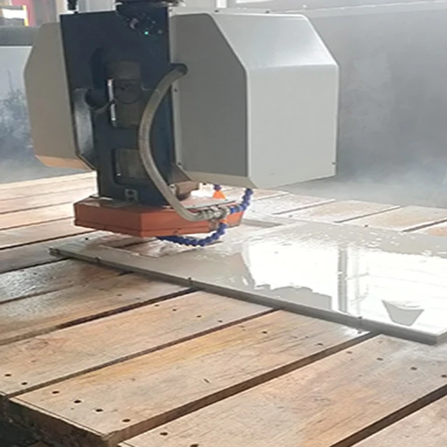 5-Achsen-Brückensägenstein-Schneidemaschine CNC-Fräser für künstliche Steinschneidemaschine aus Granit und Marmor