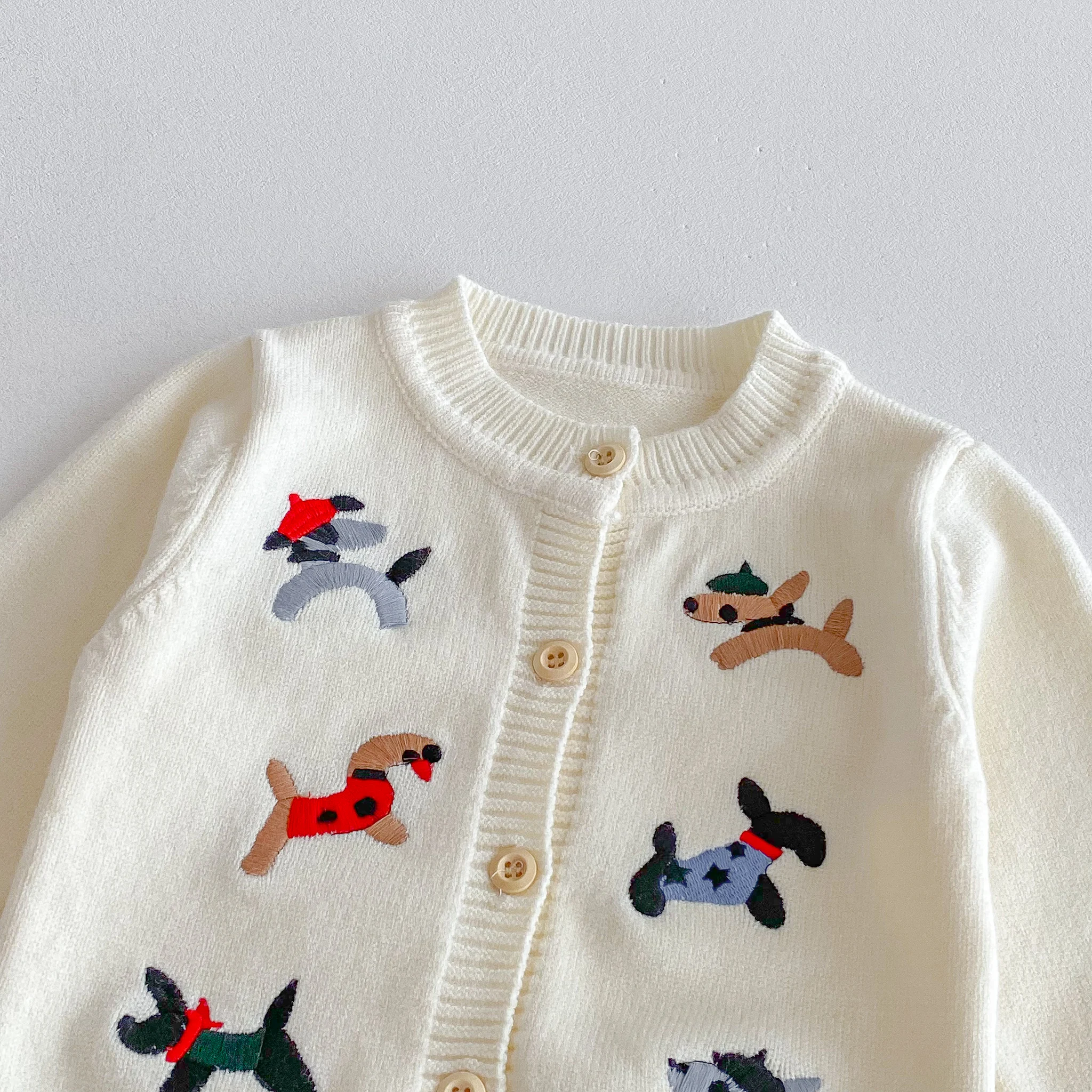 Herbst-Neuheit: Baby-Welpen-Strickjacke mit Stickerei für Säuglinge, Stilvolle und Vielseitige Cartoon-Strickjacke – Detail 5