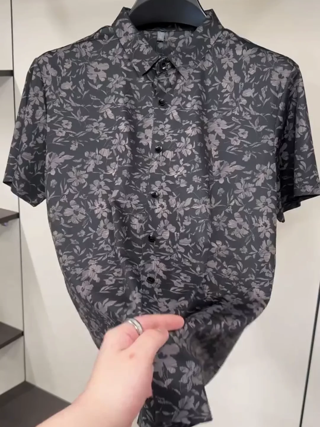 

New 955 Summer Men's Flower irt ort Sve Faionable Versatile Haome Trendy High-End Sl Collar T-irt