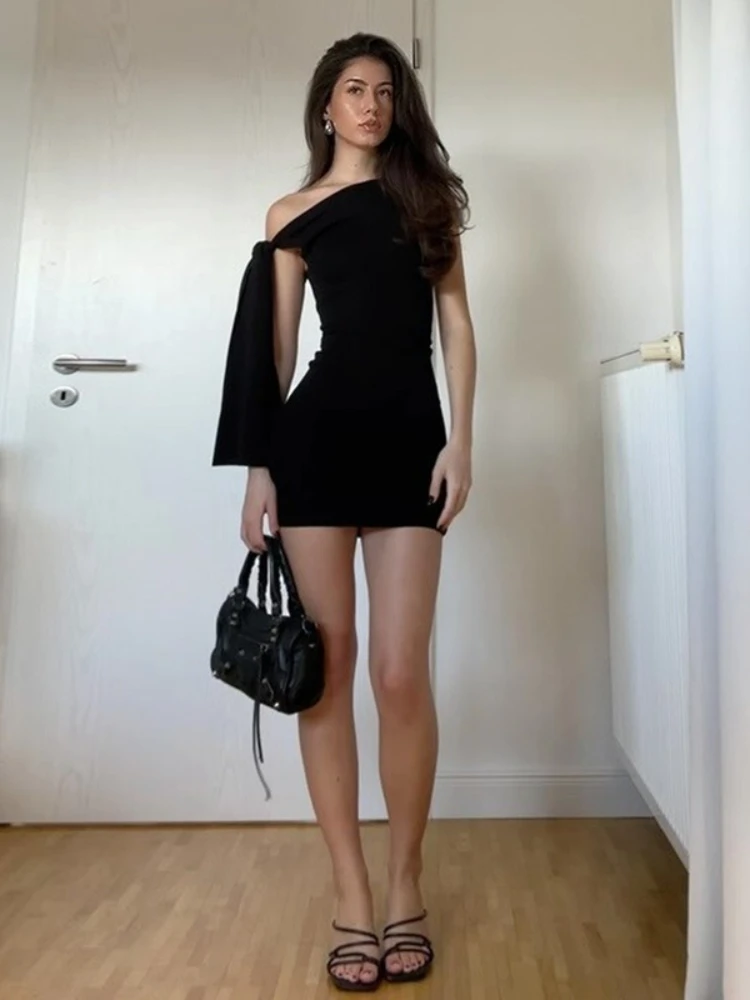 فستان أسود قصير بدون أكمام بكتف واحد بدون أكمام ملابس خروج نسائية صيفية بياقة قطرية غير منتظمة للحفلات والنوادي #1