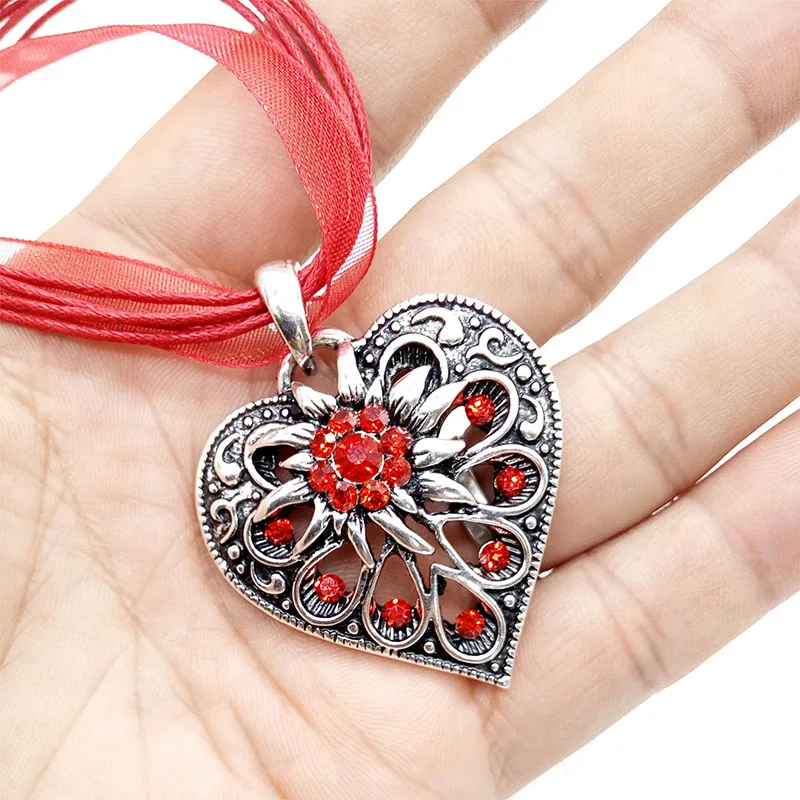 QIDIEHUA Vintage Heart Edelweiss Flowers Pendant Rhinestone Necklace Organza Ribbon Rope Choker Women Party Jewelry Gifts
