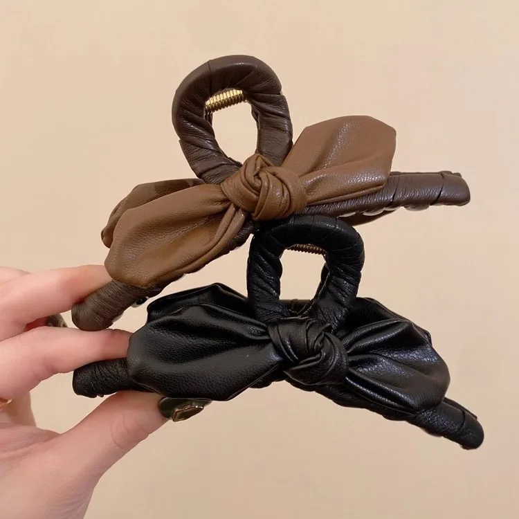 

NEW 13CM Large Leather Bow Hair Claw Winter Autumn Winter Claw Clips Retro Trendy Hair Clips for Women Girls Hair Accessories