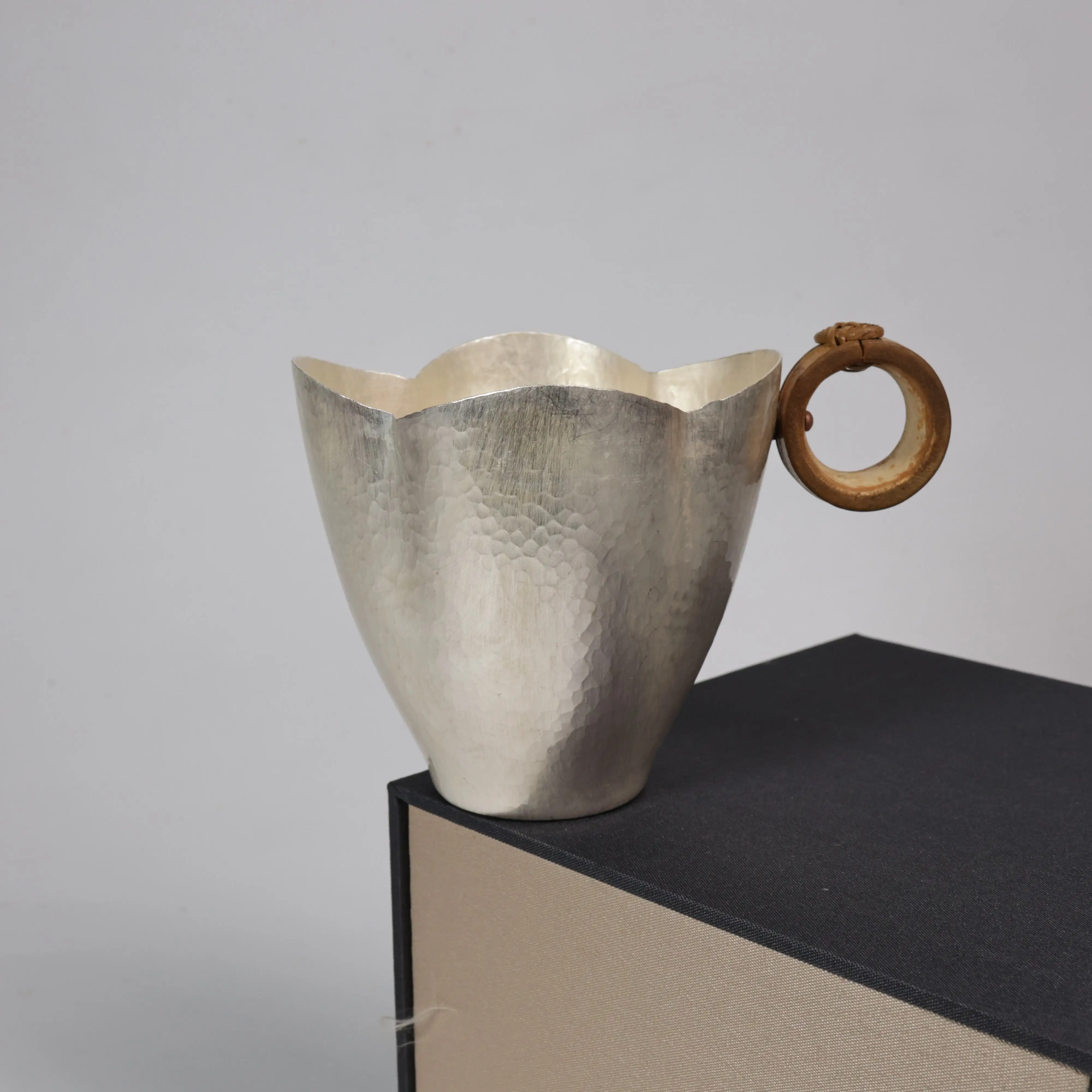 Silver-plated eco-friendly teacup petal mouth design bamboo handle handmade tea set Yunnan origin 200ml capacity