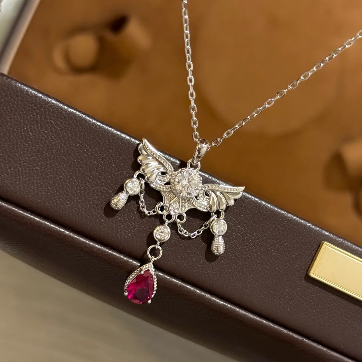 

100% стерлингового серебра 925 пробы, красный агат, крылья ангела, паве, AAA, цирконий, подвеска в виде капли воды, ожерелья для женщин, ювелирные изделия