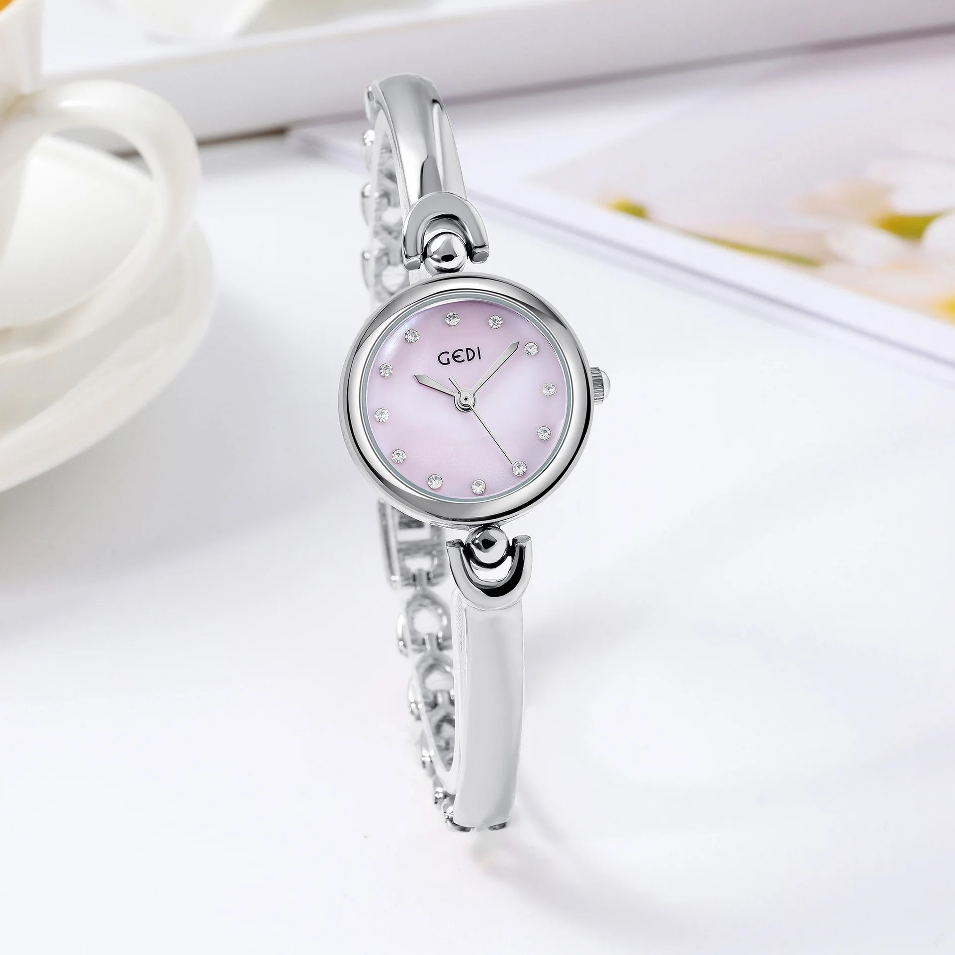 

UTHAI W34 Women's Watch Light Luxury Simple Exquisite Bracelet Round Dial Waterproof Clock Lady Fashion Quartz Watches