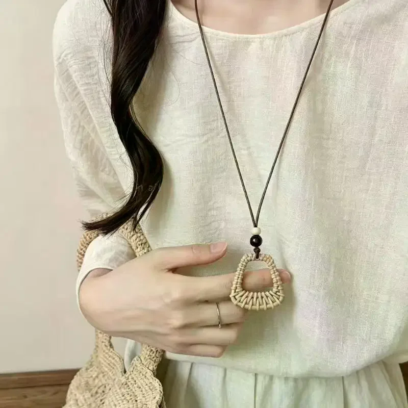 Retro Imitation Rattan Woven Flower Fan Pendant Necklace with Drawstring Clavicle Chain, Vintage Boho Collarbone Jewelry
