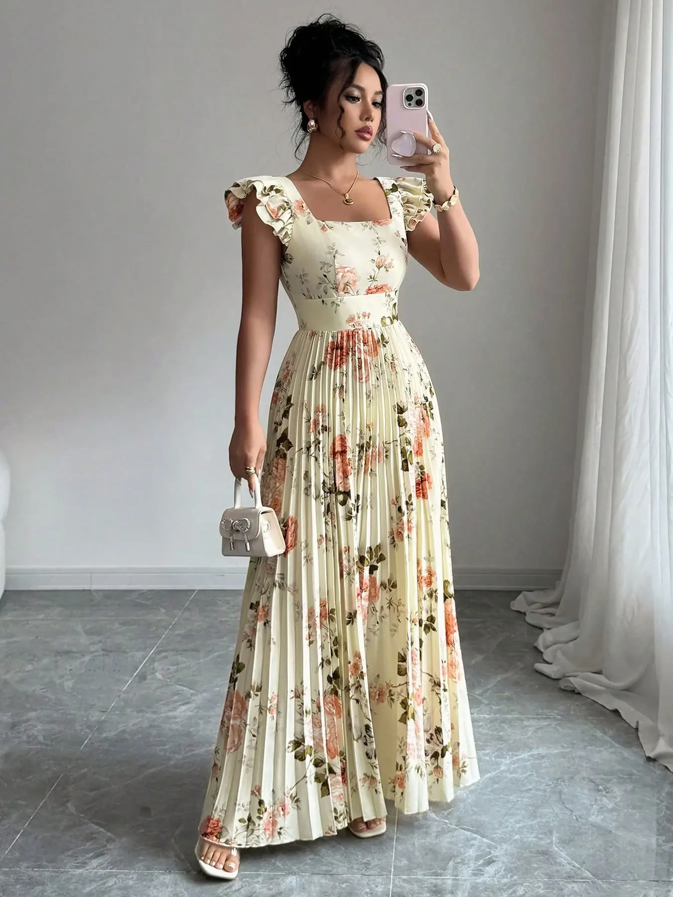 シャーリングプリントスリムキャミドレス 多用途でシックな日常着や旅行に最適なアイテム