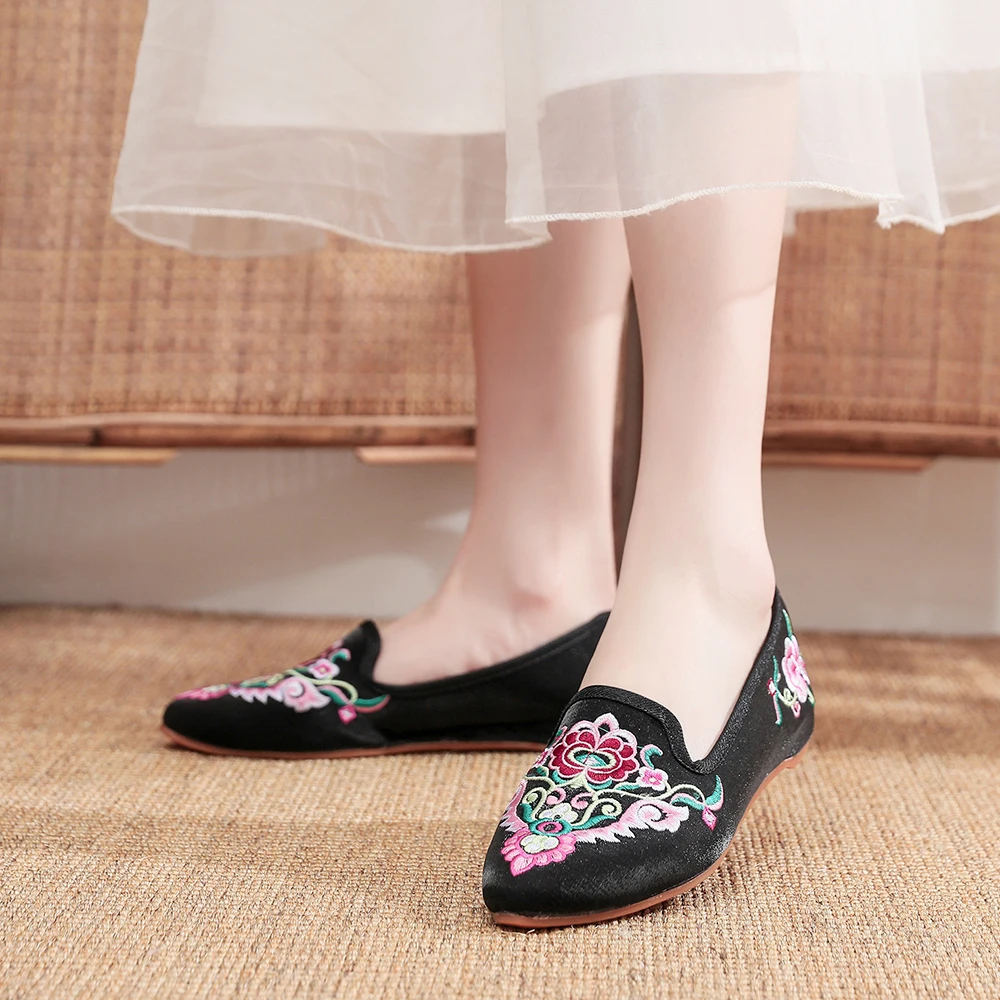 Veowalk Handmade Satin Flower Embroider Women\'s Ballet Flats Chinese Vintage Casual Comfortable Pointed Toe Flat Shoes Big Size