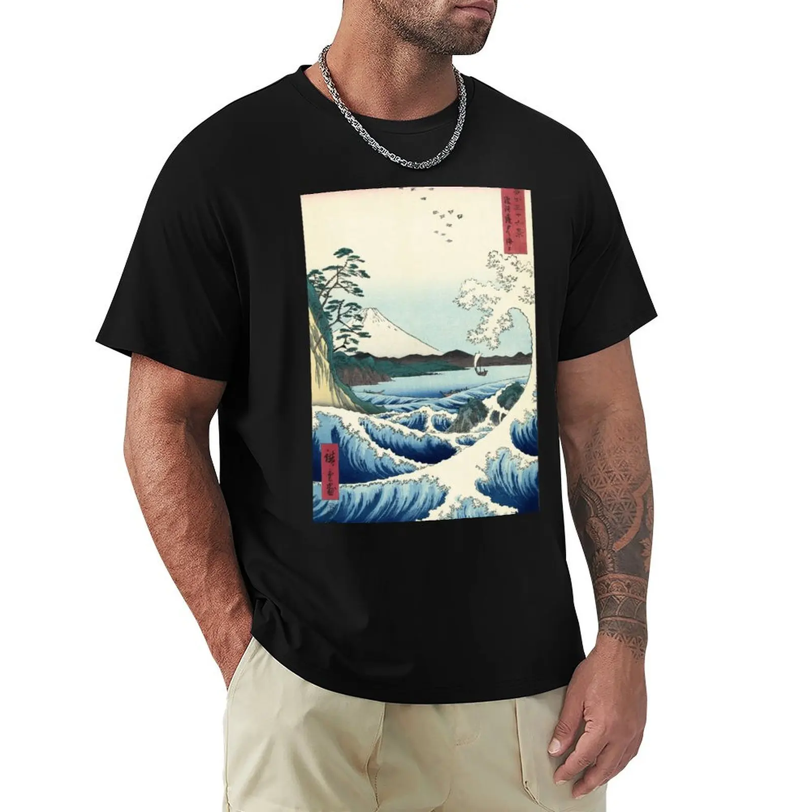 Utagawa Hiroshige - Paisagem marítima em Satta, 1858 Camiseta básica com gola redonda e manga curta