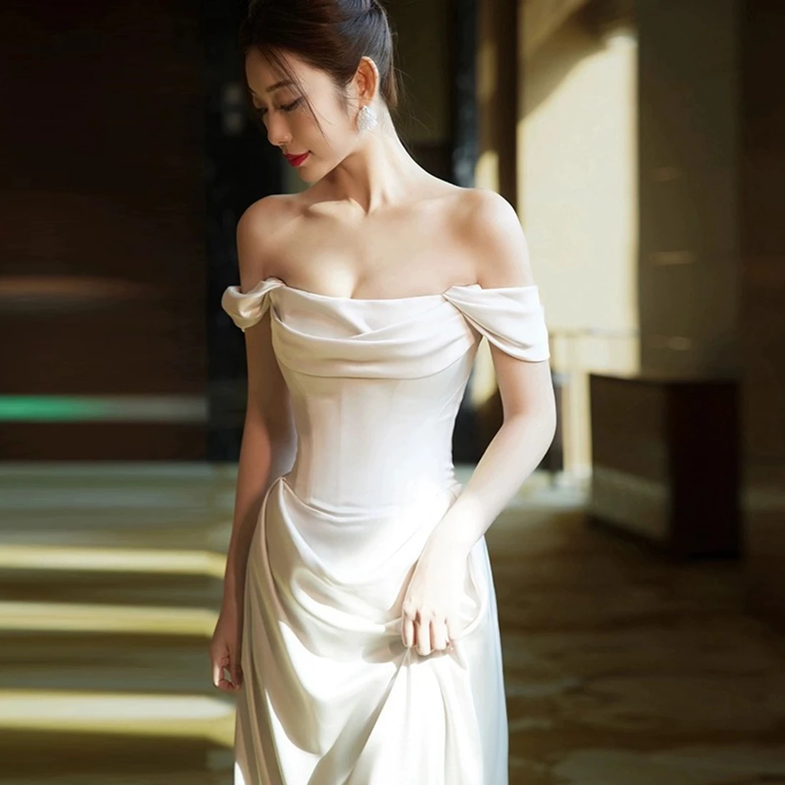 Elegant Floor-Length Wedding Dress with One-Shoulder Style customized