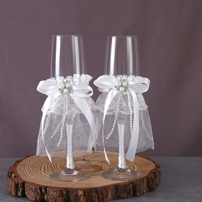 

A box of wedding drinking glasses, bride and groom drinking glasses, love drinking glasses gift box.