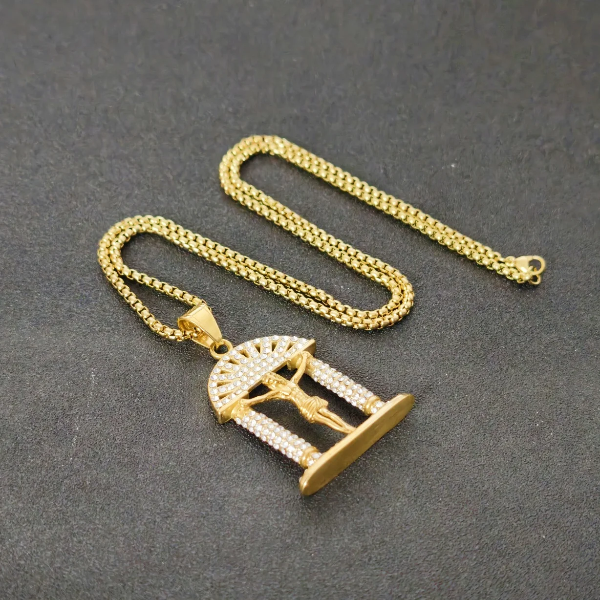 Colgante Religioso Pequeño de Cruz de Jesús para Hombre, en Oro, Plata o Negro, de Acero Inoxidable con Circonitas Cúbicas AAA, Collar para Mujer, Joyería de Oración, Regalo