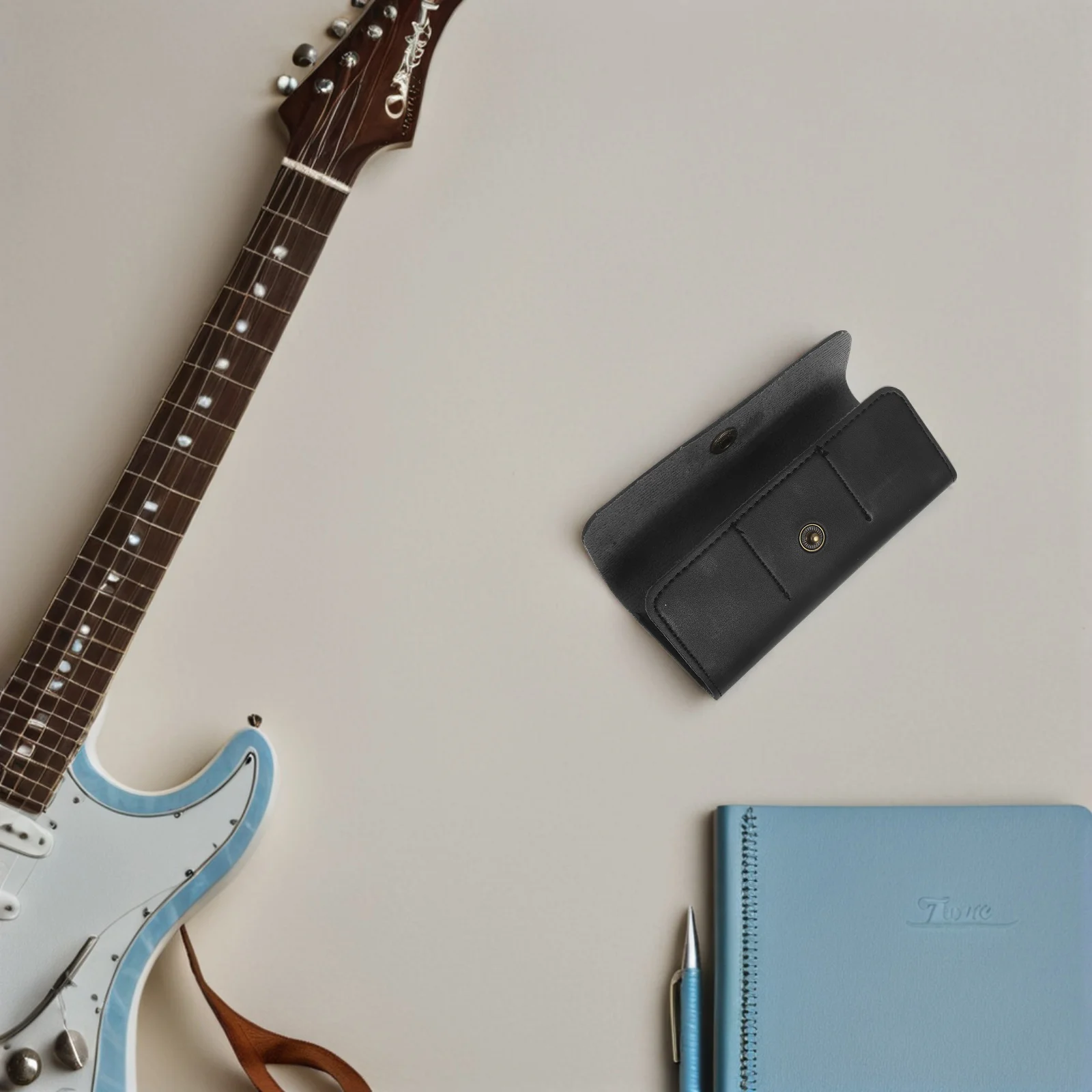 

PU Guitar Pick Holder Case Bag Compact Plectrum Storage Pouch Portable Organizer for Acoustic and Electric Guitarists