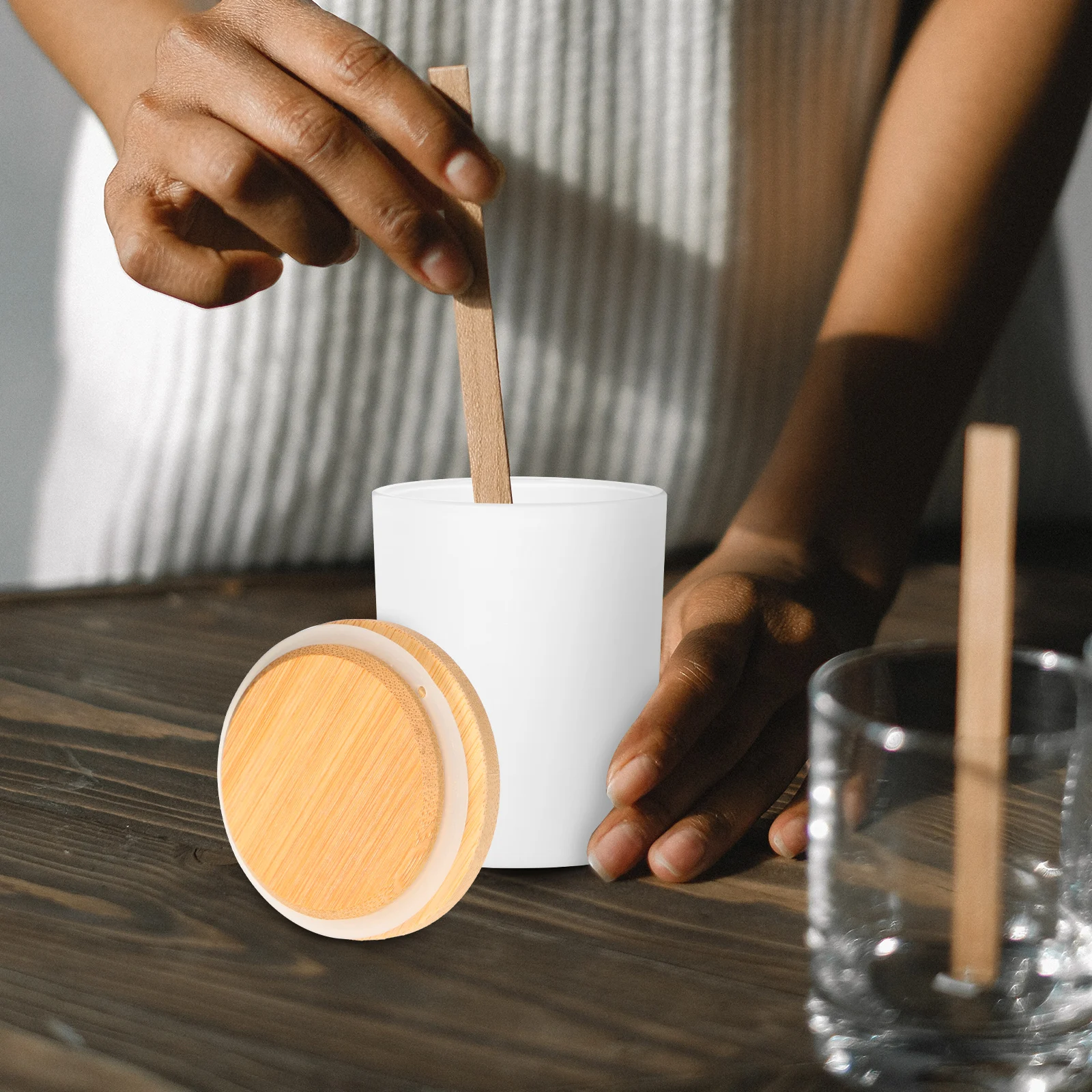 

4Sets Glass Tins Aromatherapy Jars DIY Containers Bamboo Lid Elegant Home Decor Glass Tins Household Supply