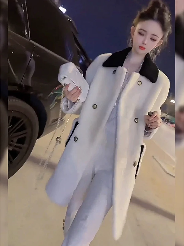 Ladies' Short Lamb Fur Jacket Quilted Splicing Embellished Notch Collar Double Button Closure Regular Sleeve Length Coat