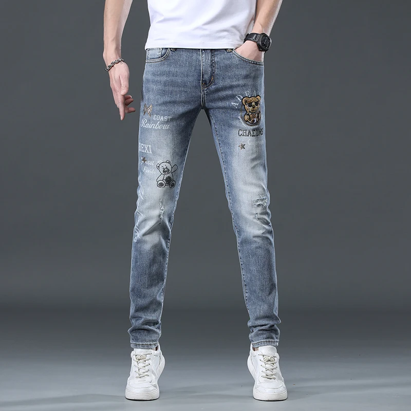 

Summer Trendy Bear Embroidery Jeans Men Letter Print Slim Fit Casual Long Pants Thin Cotton Elastic mid Waist Zipper Fly