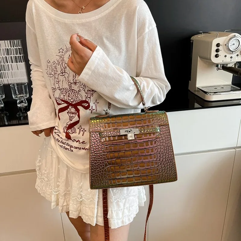 

2025 New Glamorous European Style Crossbody Bag - Light Luxury Trendy Versatile Ladies Bag for Elegant Individuals