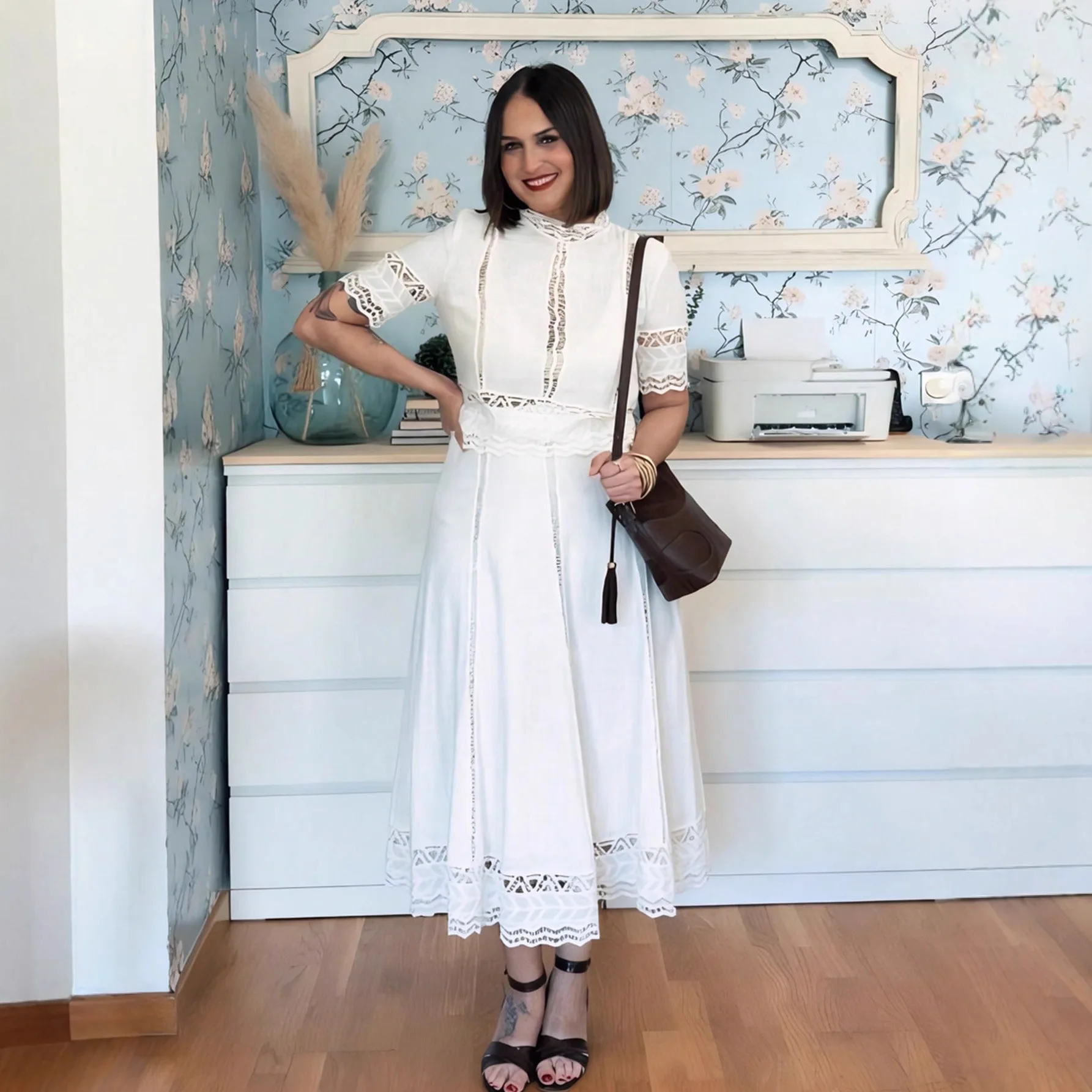 Set atasan dan rok wanita 2 potong, bordir elegan musim semi/gugur, model hollow out, kerah tinggi, lengan pendek, rok rajutan