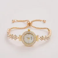 1 pièce d'une montre à quartz élégante pour femme, associée à une luxueuse embellissement de strass - bracelet simulé en or 3