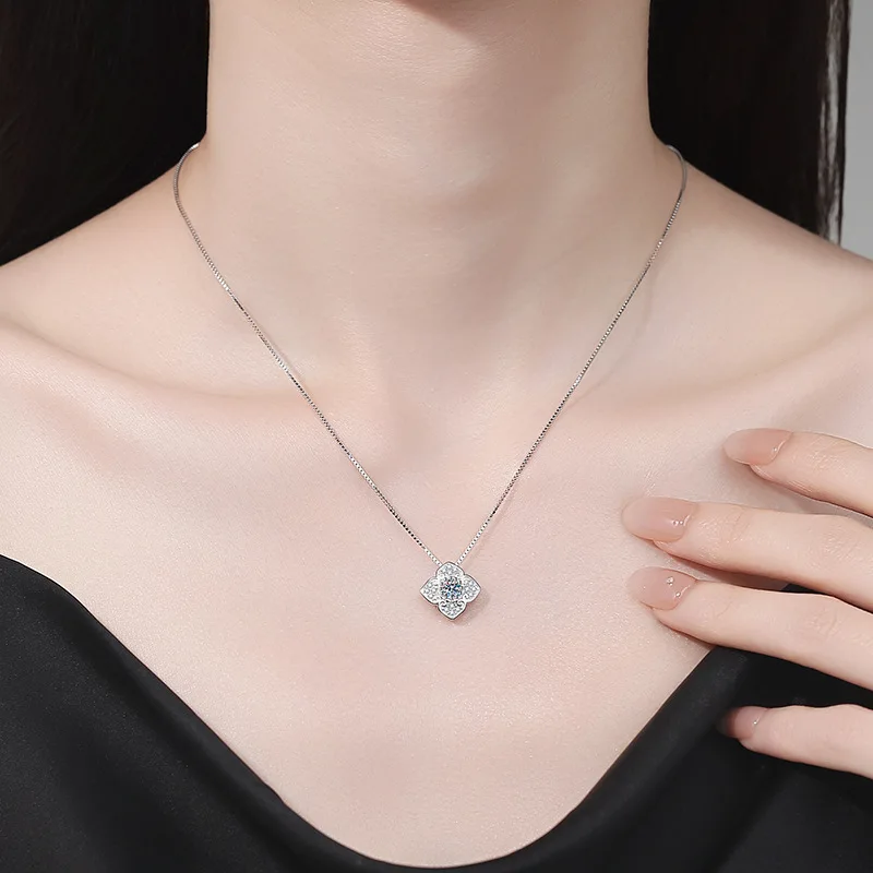 Platina PT95018k gouden Moissanite ketting China-chique hanger vol diamanten Gunstige wolk kraag ketting Moissanite