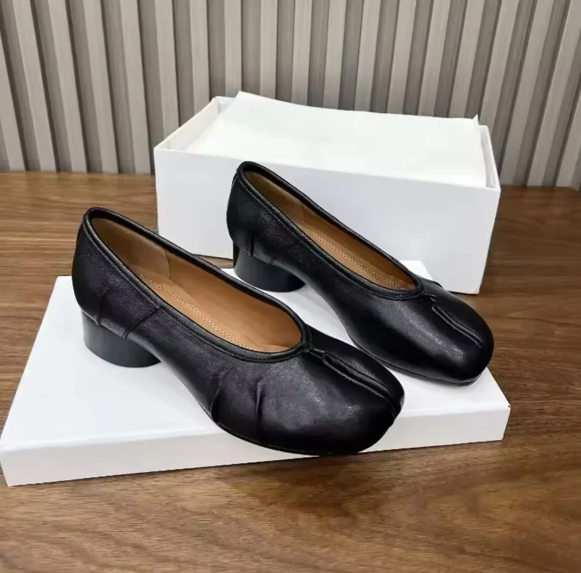 Nuevos zapatos Tabi para mujer, zapatos de tacón Ninja con punta abierta, tacones altos para mujer, tacones redondos gruesos para fiesta, zapatos con pezuña de cerdo para mujer
