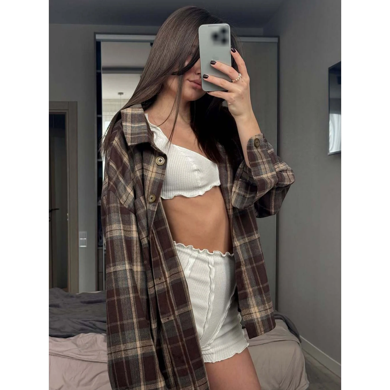 camisa-tipo-chaqueta-a-cuadros-de-corte-clasico-para-mujer-con-cuello-y-tejido-de-poliester-ligeramente-elastico-ideal-para-llevar-comodamente-durante-todo-el-dia