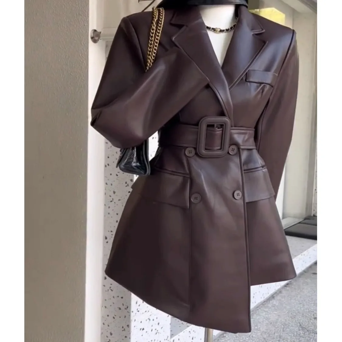 Nie Brown ريترو جلد Jaet المرأة الخريف جديد Sle عالية الخصر دعوى ملابس خارجية العصرية الشارع Sle فضفاضة تناسب طويلة Sve