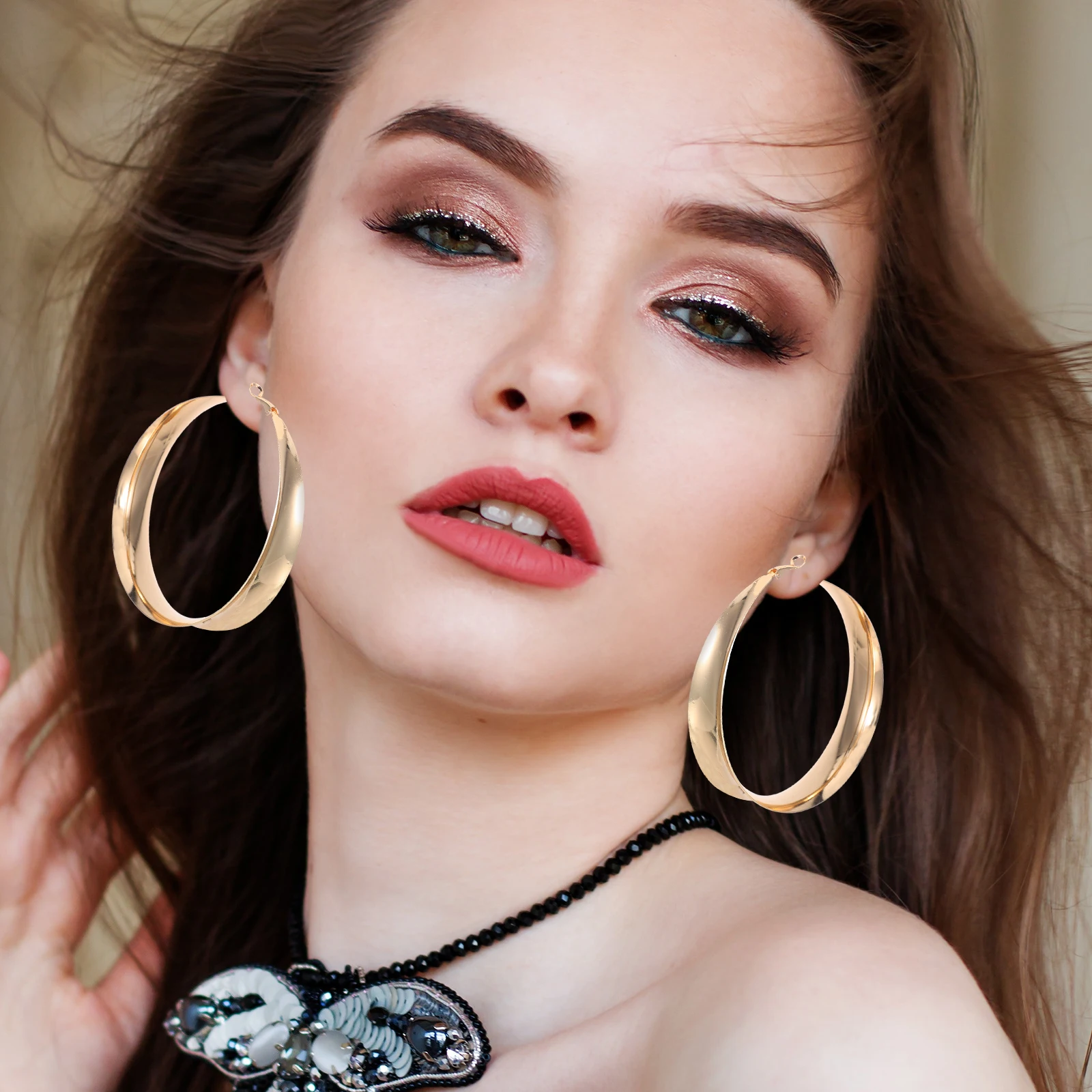 

Exaggerated Metal Circle Earrings 2 Pairs Lightweight Stylish Hoop Pendant Round Fashion Show Geometric Hollow Design Stainless