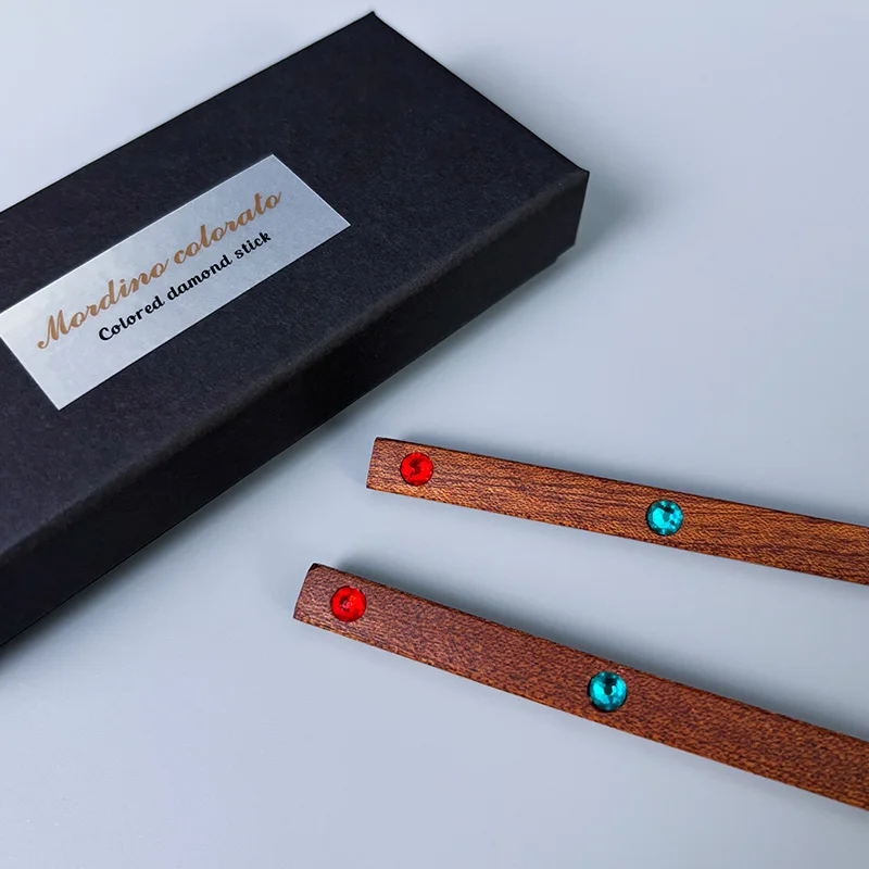 عصا الماس الملونة المصنوعة يدويًا من خشب الجوز الدعائم السحرية تتغير اللون أوهام ماجي للتحايل