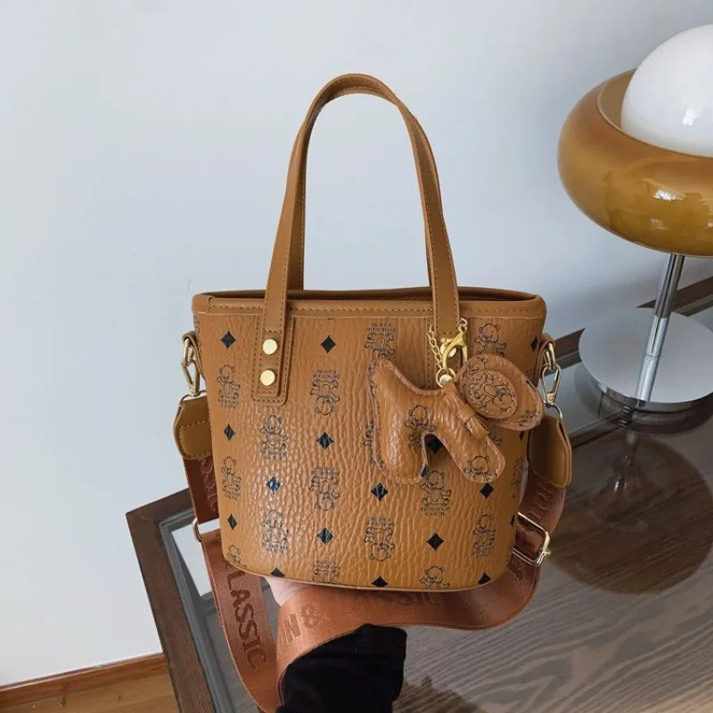 

Lightweight Canvas Crossbody Bag For Women Casual Comfortable Underarm Shoulder Bag For Summer Day Trips