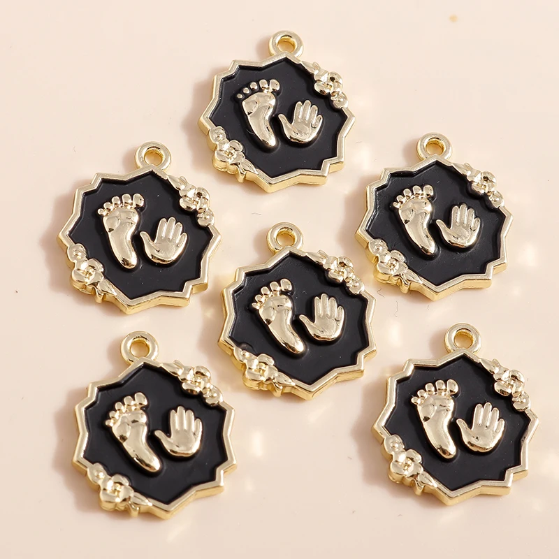 Leslie 5 Stück Kawaii Schwarz Weiß Mädchen Jungen Handabdruck Fußabdrücke Anhänger Niedliche Fußabdrücke Charms für DIY Armbänder Halsketten – Detail 3