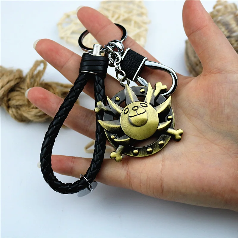 الموضة الإبداعية سلسلة مفاتيح سحرية OP أنيمي لوفي قبعة مرساة قلادة المفاتيح للرجال النساء طفل هدية زوجين سلسلة مفاتيح صندوق الهدايا