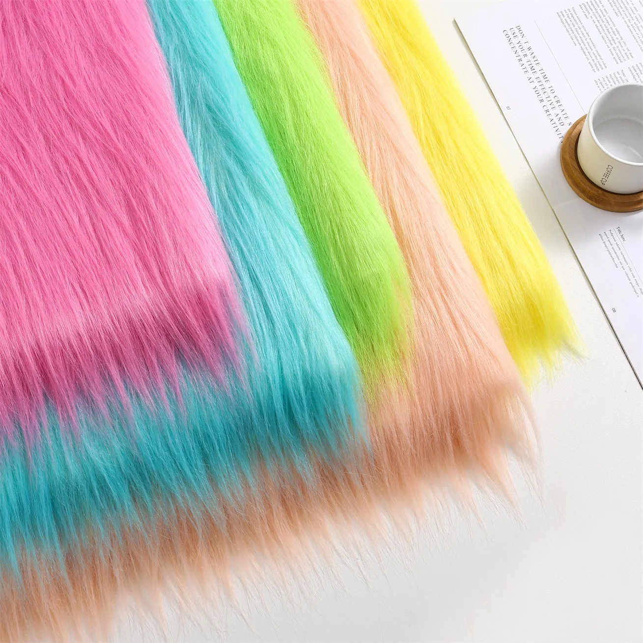 Tela de felpa de pelo largo liso por metros para decoración de muebles, alfombra, ropa, costura, brillo colorido, tela de piel de poliéster suave